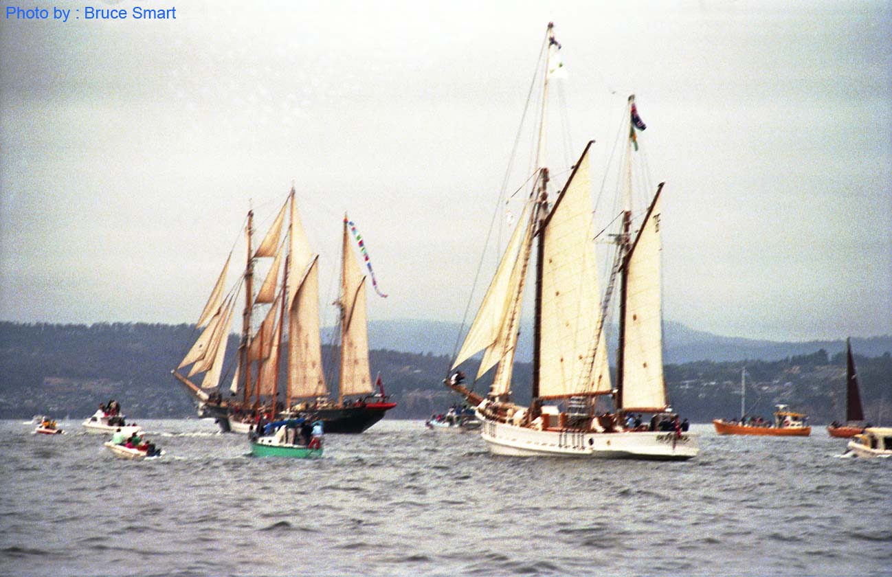 TS88-024 - Leeuwin & Defender